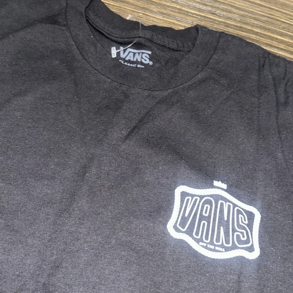 NWOT Men’s classic fit, medium vans T-shirt, black - Picture 2 of 4